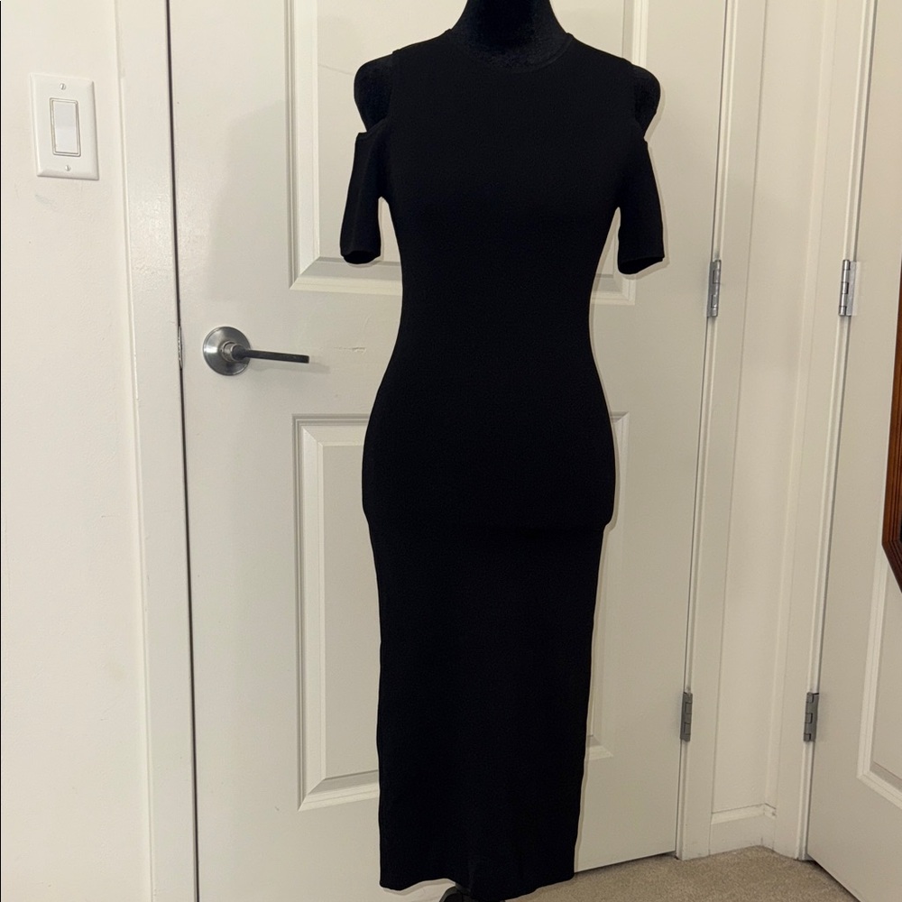 Michael Kors Black Cold-Shoulder Ribbed Midi Dress | XS